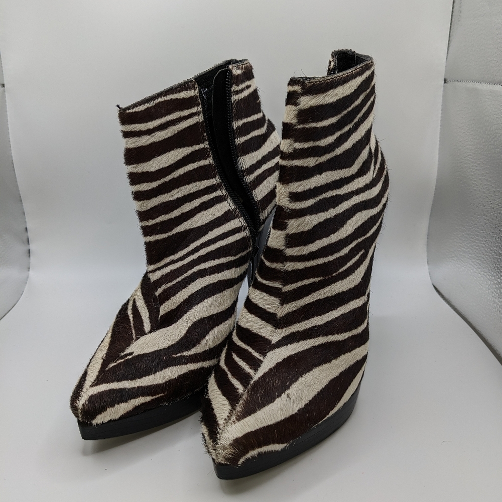 Steve Madden Zebra Ankle Bootie Size 9.5 - image 1